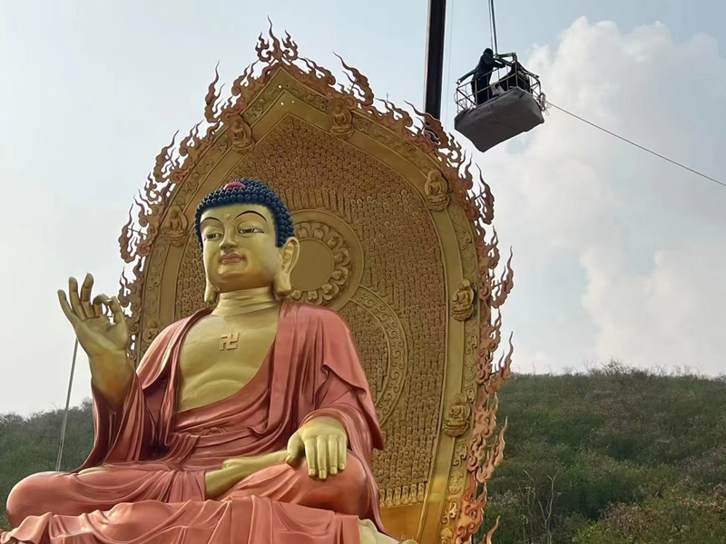 พระพุทธรูปจีวรสีชมพู